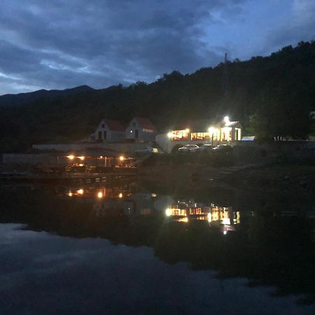 Splav "Slap" - Bungalovi Danilovgrad Dış mekan fotoğraf