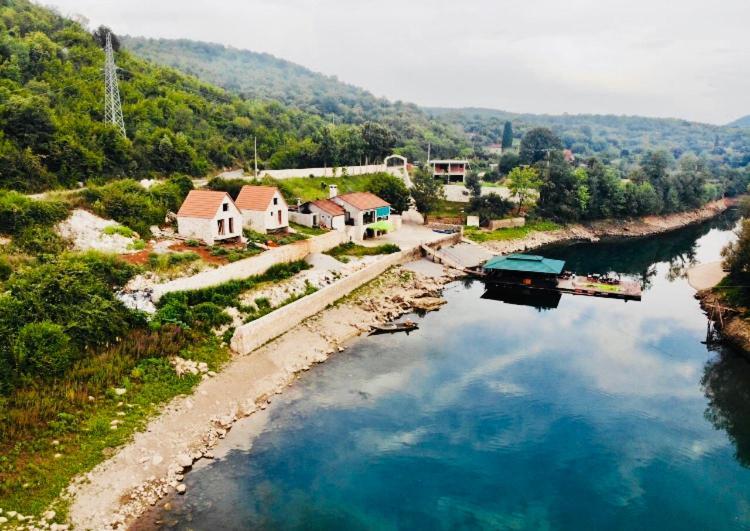 Splav "Slap" - Bungalovi Danilovgrad Dış mekan fotoğraf